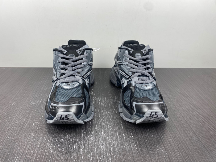 Ba*len*cia*ga runner sneaker
