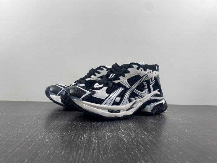 Ba*len*cia*ga runner sneaker