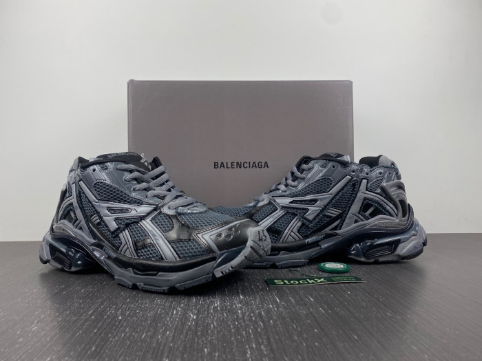 Ba*len*cia*ga runner sneaker