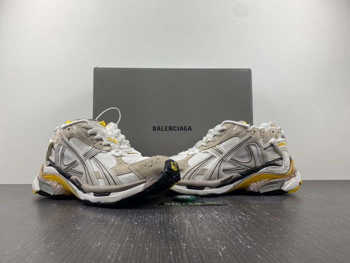 Ba*len*cia*ga runner sneaker