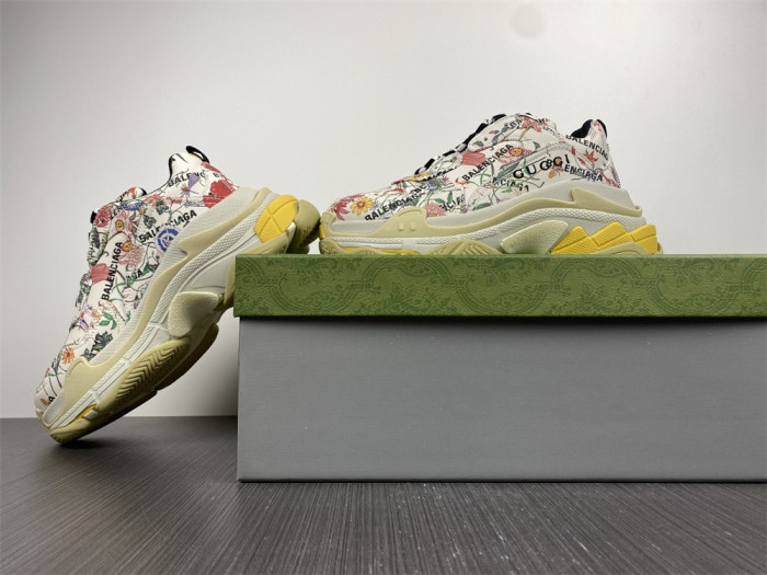 g*u*i vintage triple s 576965 dr1111111