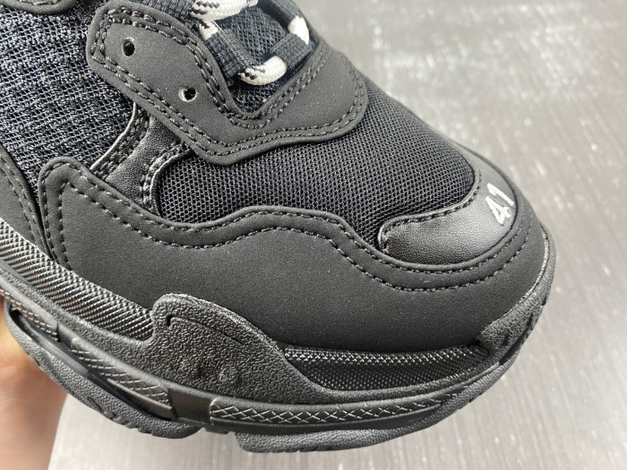 Ba*len*cia*ga triple s sneaker 80000102
