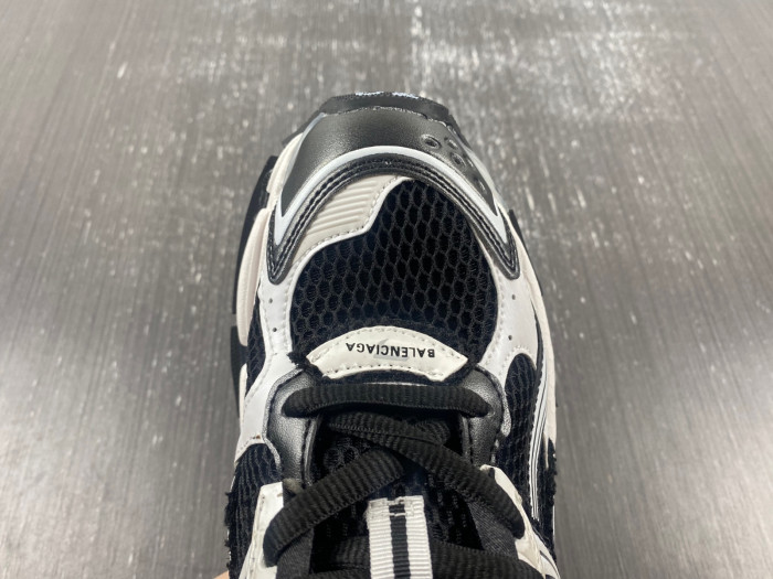 Ba*len*cia*ga runner sneaker