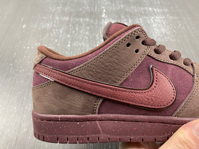 nike sb dunk low “valentine’s day” fn0619-600