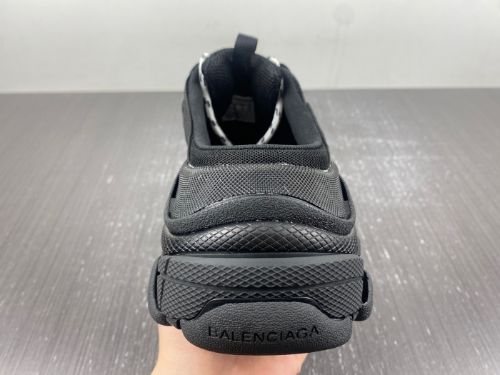 Ba*len*cia*ga triple s sneaker 80000102