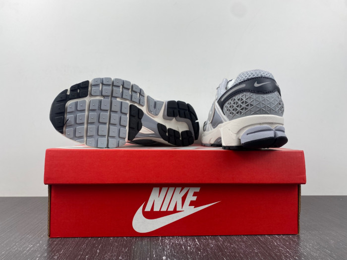 nike zoom vomero 5 fd9919-001