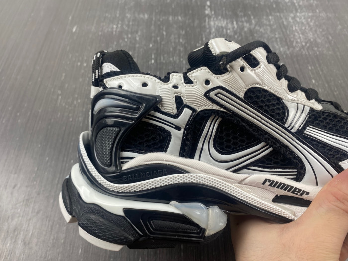 Ba*len*cia*ga runner sneaker