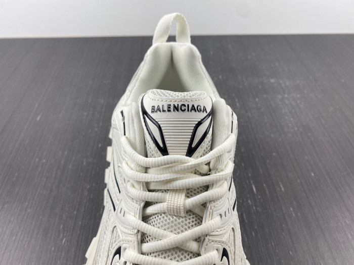 Ba*len*cia*ga defender sneaker