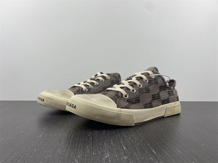 Ba*len*cia*ga sneaker