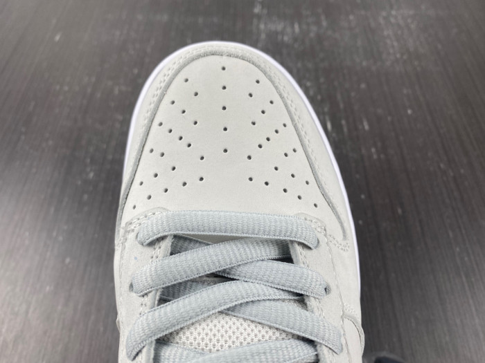 nike sb dunk low white lobster fd8776-100