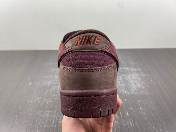 nike sb dunk low “valentine’s day” fn0619-600