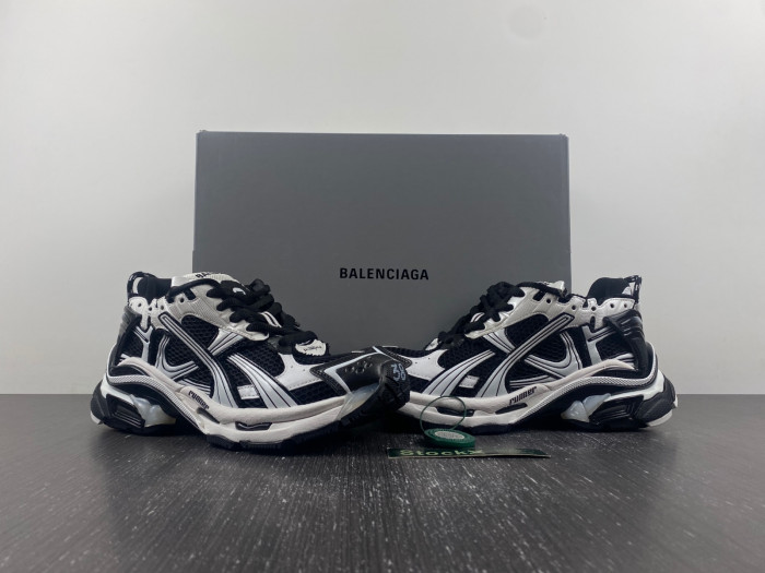 Ba*len*cia*ga runner sneaker