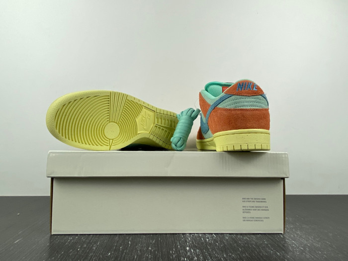 nike sb dunk low “noise aqua” dv5429-800
