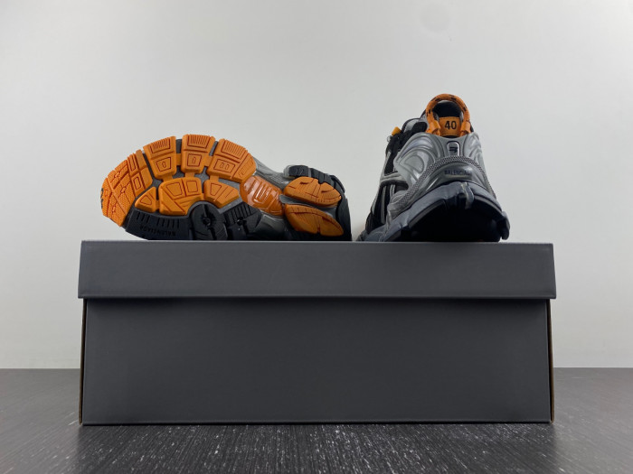 Ba*len*cia*ga runner sneaker
