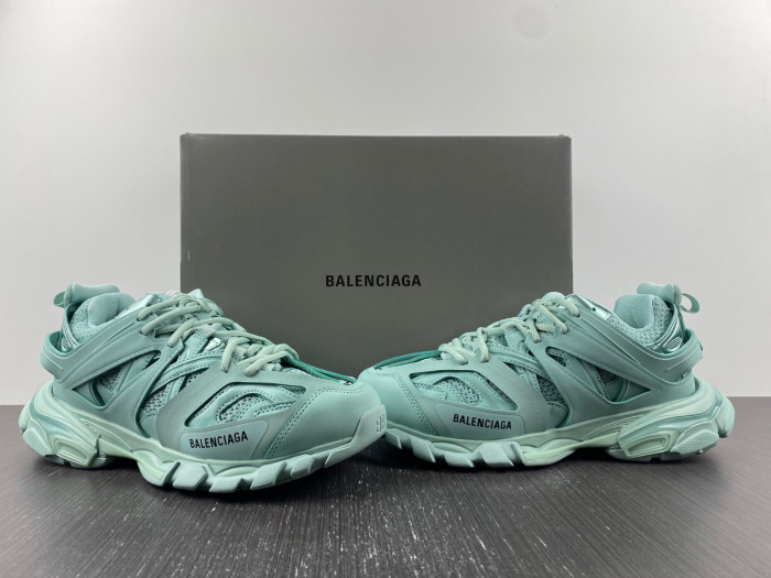 Ba*len*cia*ga track 8000046