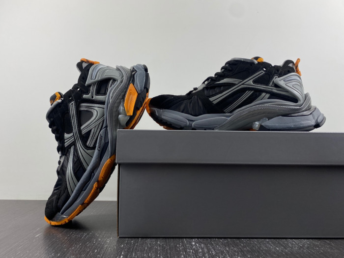 Ba*len*cia*ga runner sneaker