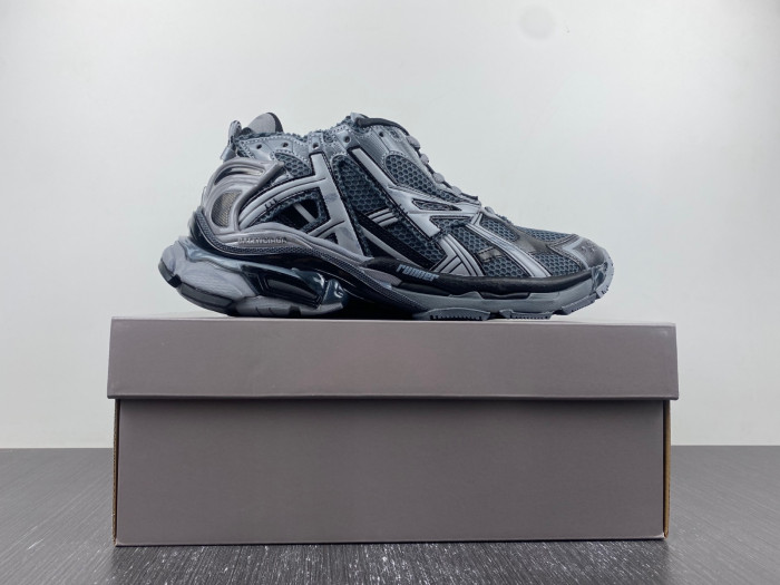 Ba*len*cia*ga runner sneaker