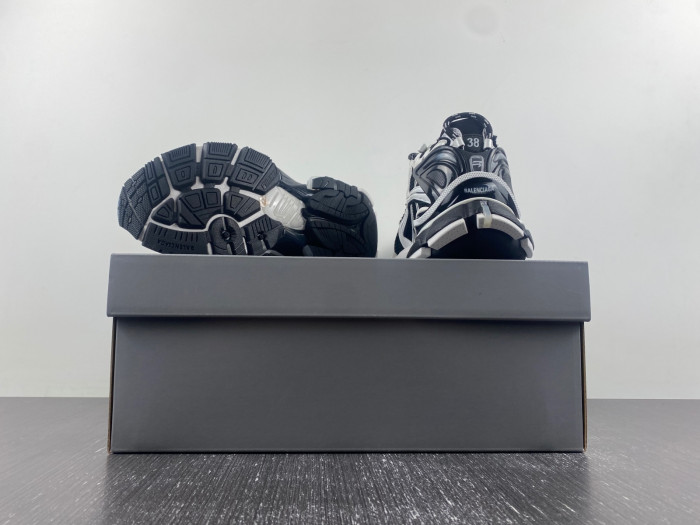 Ba*len*cia*ga runner sneaker