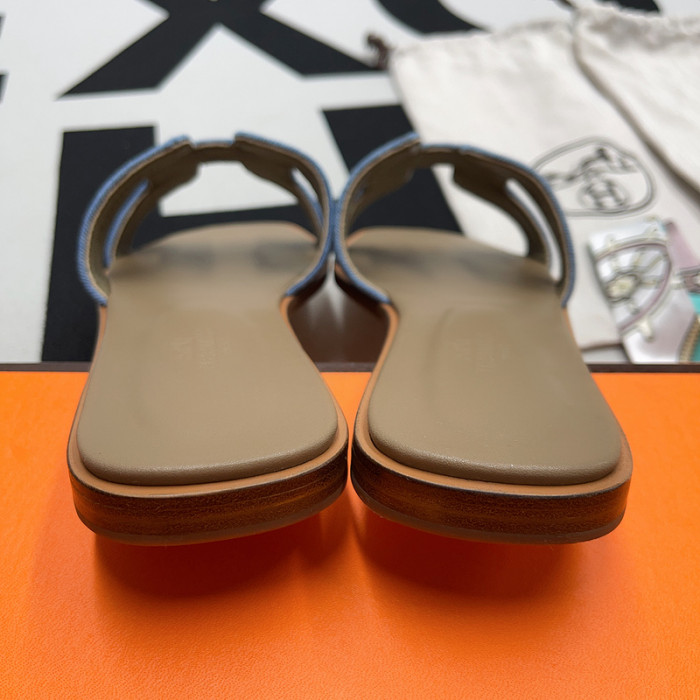 herme* sandal19