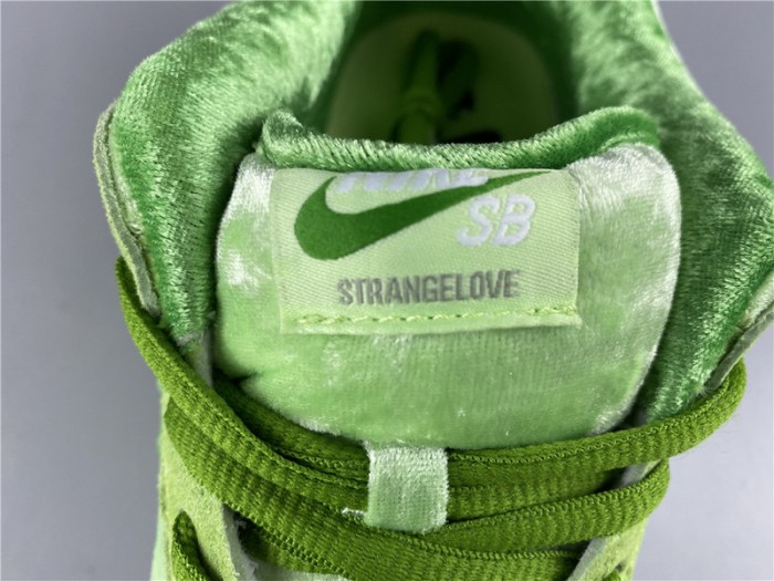 nike dunk sb low strangelove green ct2552-300