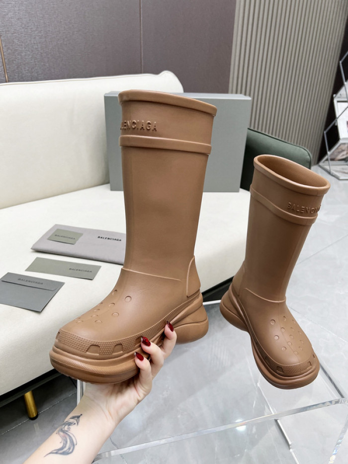 Ba*len*cia*ga x crocs chunky rubber boots b01