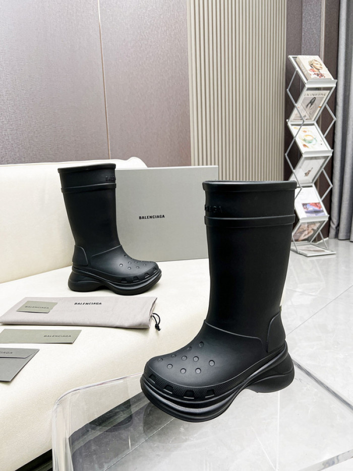 Ba*len*cia*ga x crocs chunky rubber boots b02