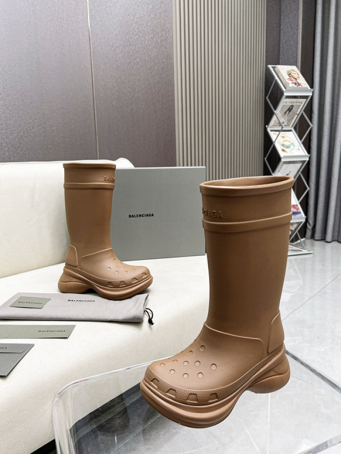 Ba*len*cia*ga x crocs chunky rubber boots b01