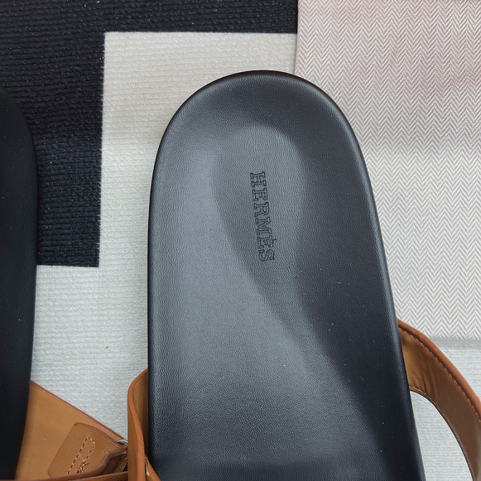 herme* sandal 42