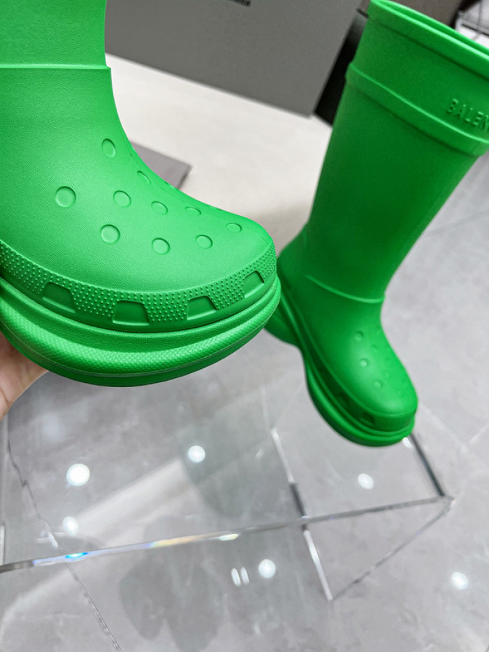 Ba*len*cia*ga x crocs chunky rubber boots b06