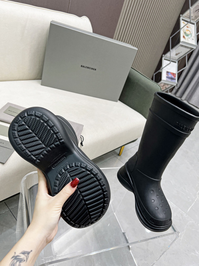 Ba*len*cia*ga x crocs chunky rubber boots b02