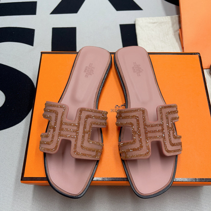 herme* sandal17