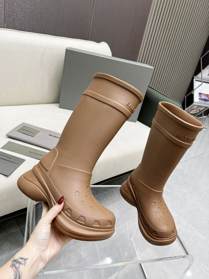 Ba*len*cia*ga x crocs chunky rubber boots b01