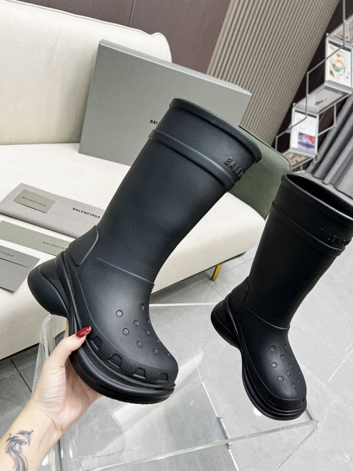 Ba*len*cia*ga x crocs chunky rubber boots b02