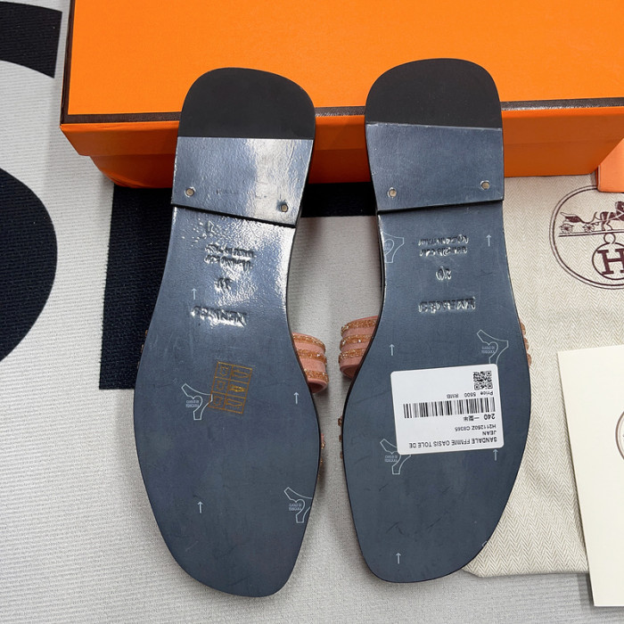 herme* sandal17