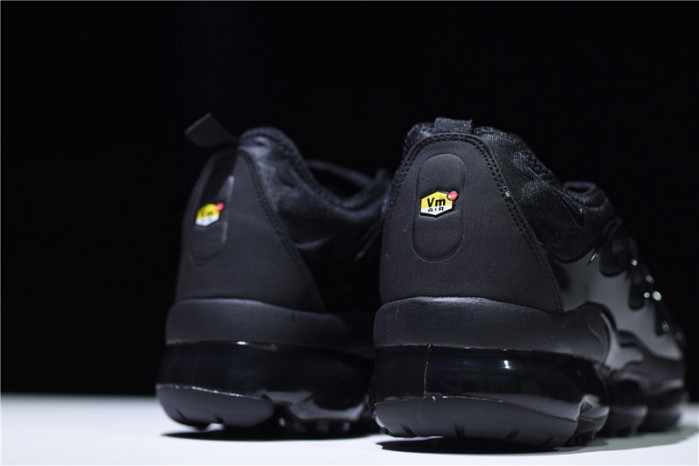 nike air vapormax plus triple black 924453-004