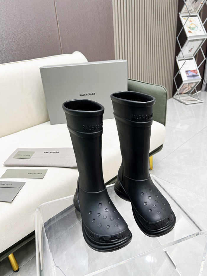 Ba*len*cia*ga x crocs chunky rubber boots b02
