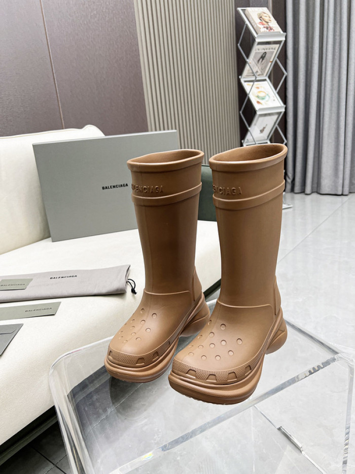 Ba*len*cia*ga x crocs chunky rubber boots b01