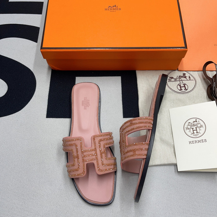 herme* sandal17
