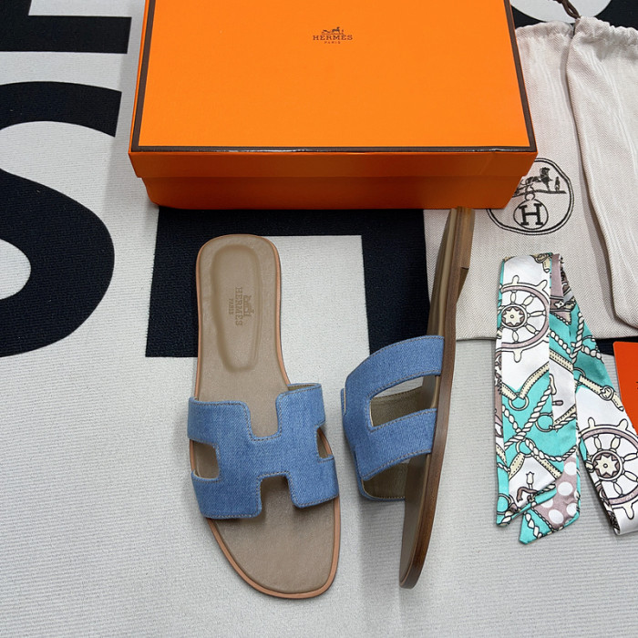 herme* sandal19