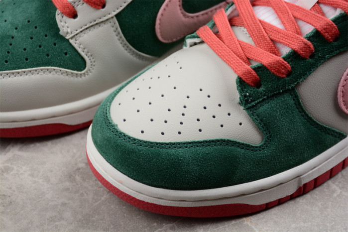 nike dunk low se all petals united fir green fn8923-061