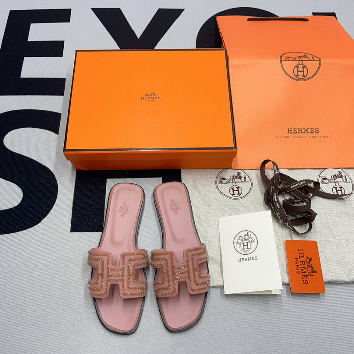 herme* sandal17
