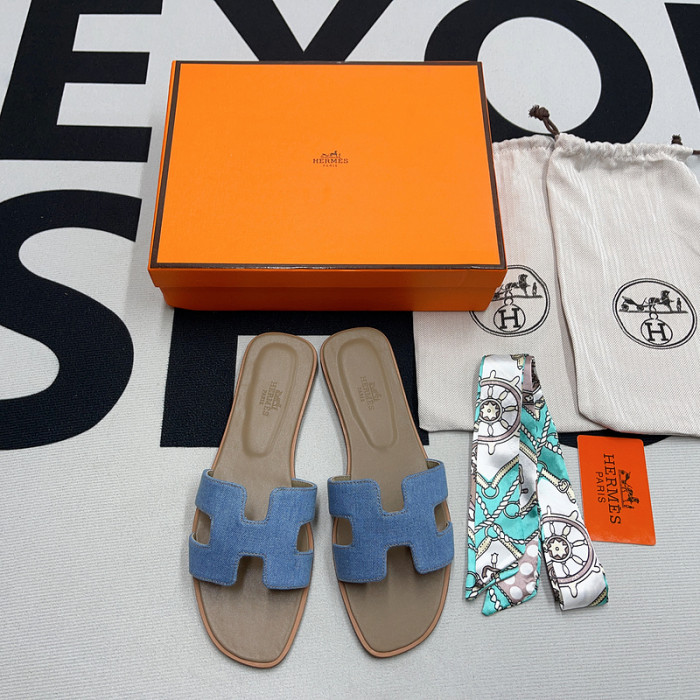 herme* sandal19