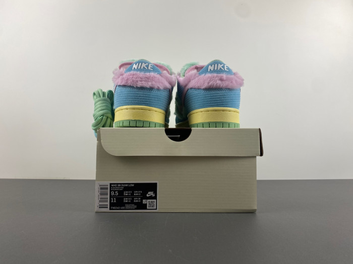 verdy x nike sb dunk low “visty” fn6040-400