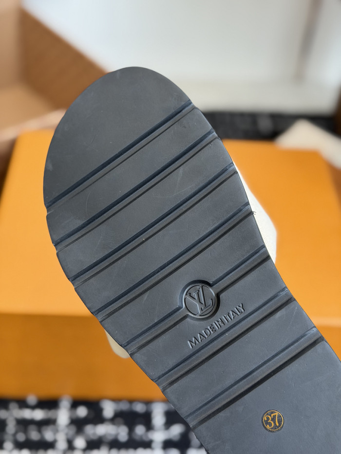 L&V sandal 260