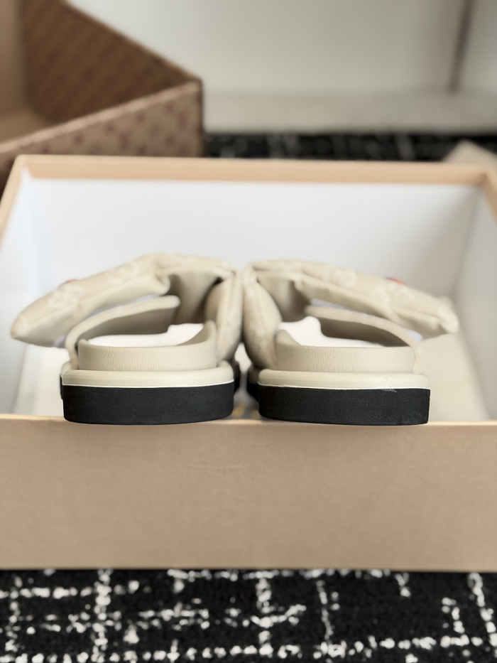 L&V sandal 260