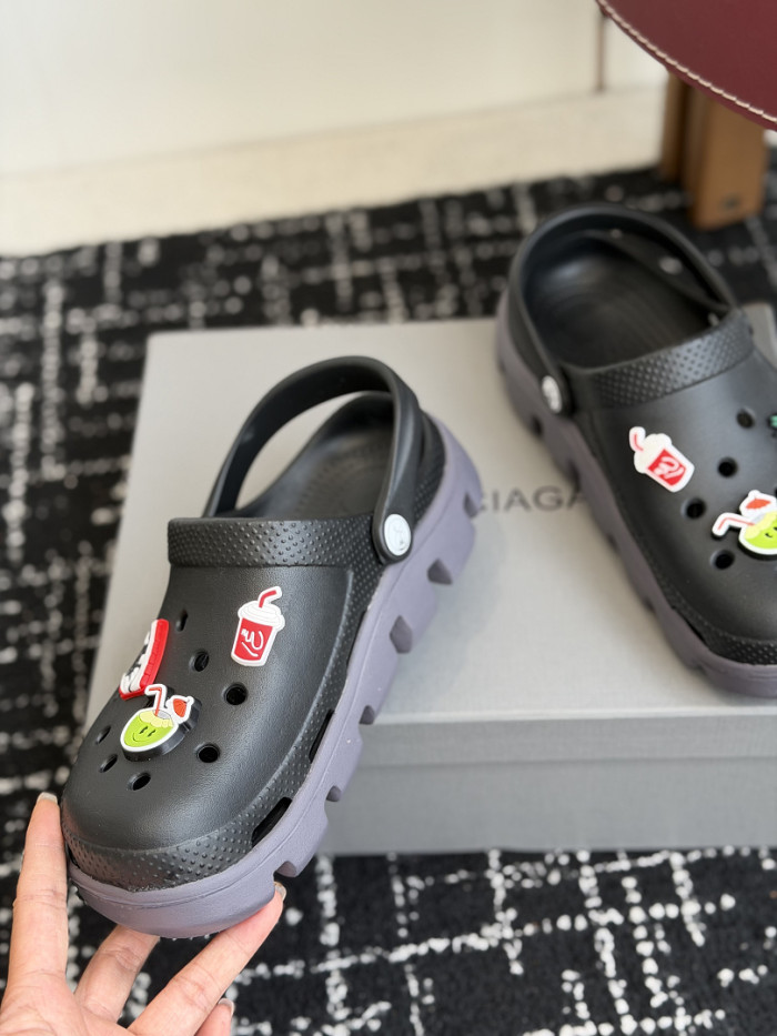 Balenciag* Sandal BS121