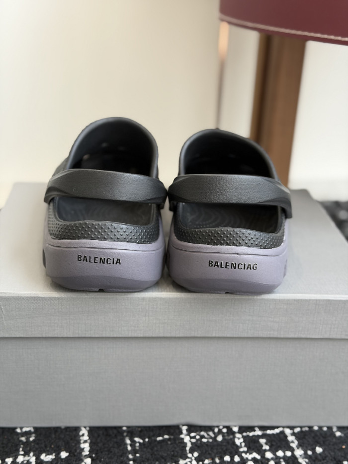 Balenciag* Sandal BS121