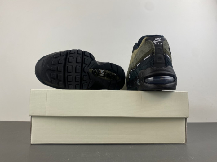 Nike Air Max 95 SP Undefeated Medium Olive IB4523-200
