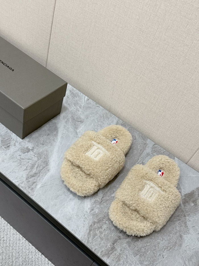 Balenciag* Sandal BS119