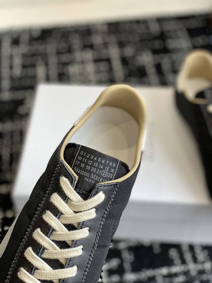 MAISON MARGIELA CALFSKIN S57WS0255